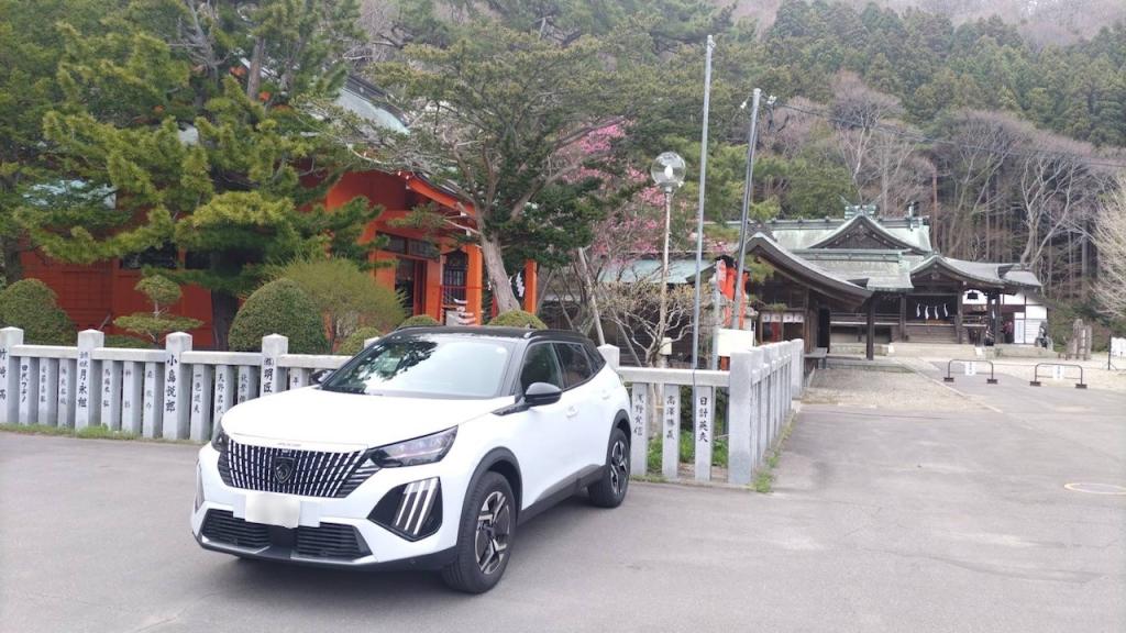 街を走るプジョー!＆定休日ご案内
