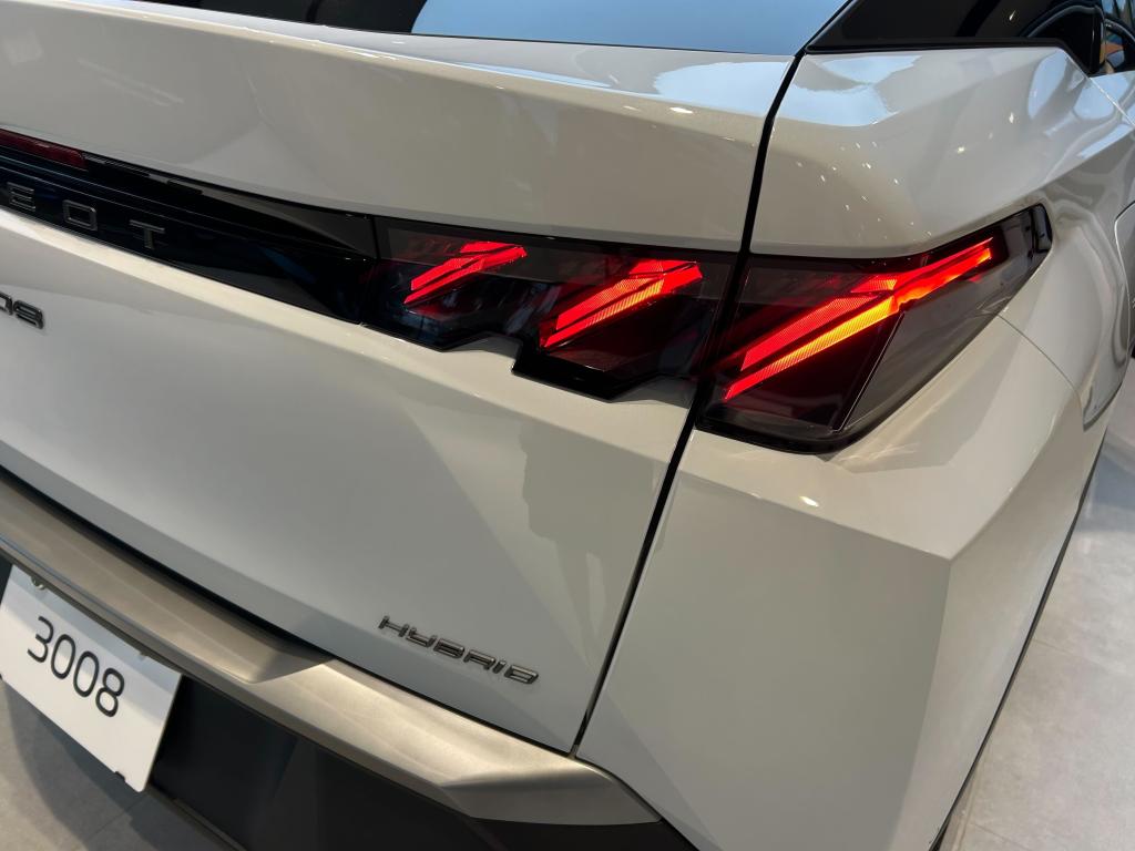 NEW 3008　エクステリアに注目！