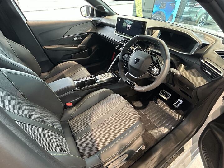 208 HYBRIDがおススメ