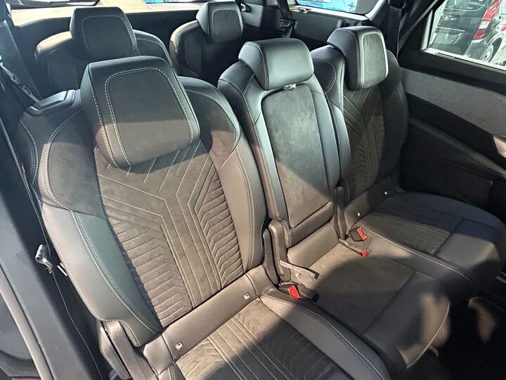 NEW 5008 HYBRID フェア