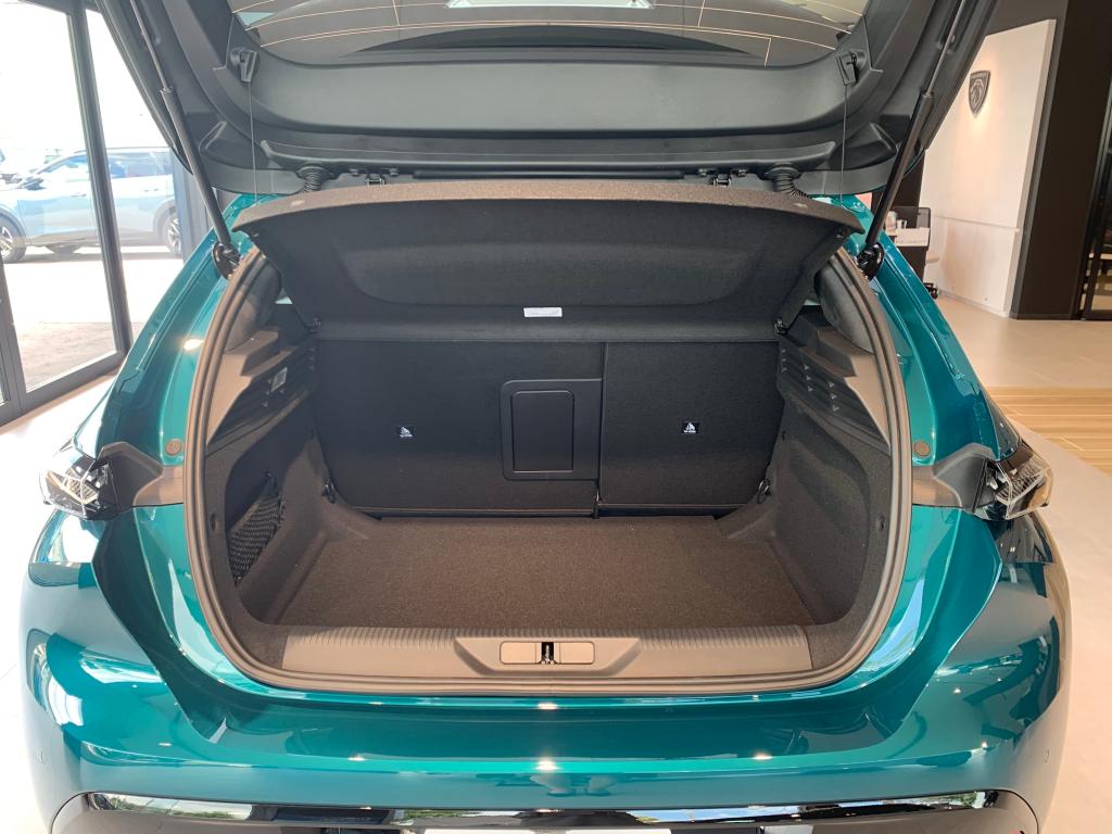 はじめてのPEUGEOT 　＃02｜実車を見るなら、ここをチェック！